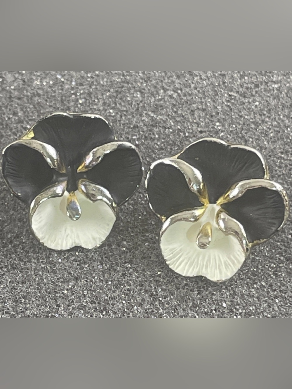 Vintage Enamel Flower Pansy Stud Earrings Black & White